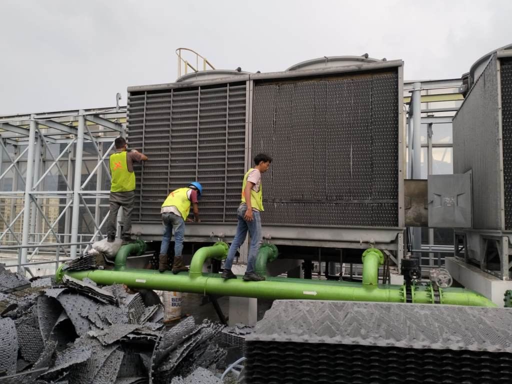 Instalasi Filler di Cooling Tower