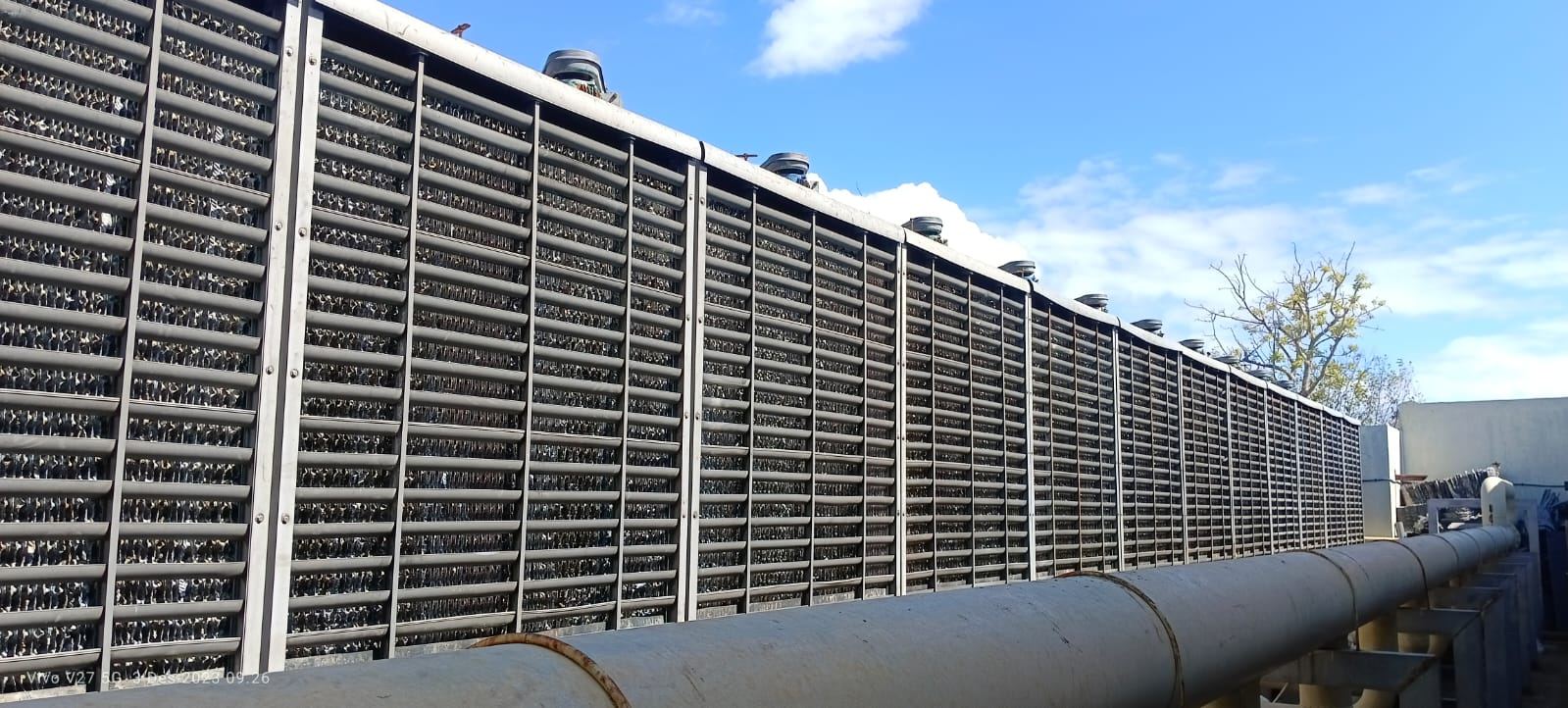 Deretan cooling tower terpasang