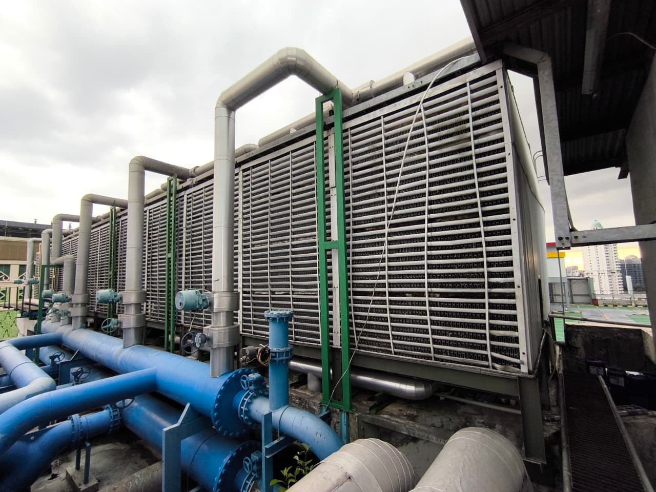 Cooling tower selesai dipasang